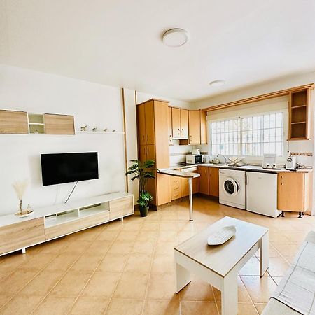 Centre Village Apartment ลากาลาเดมิฮาส ภายนอก รูปภาพ