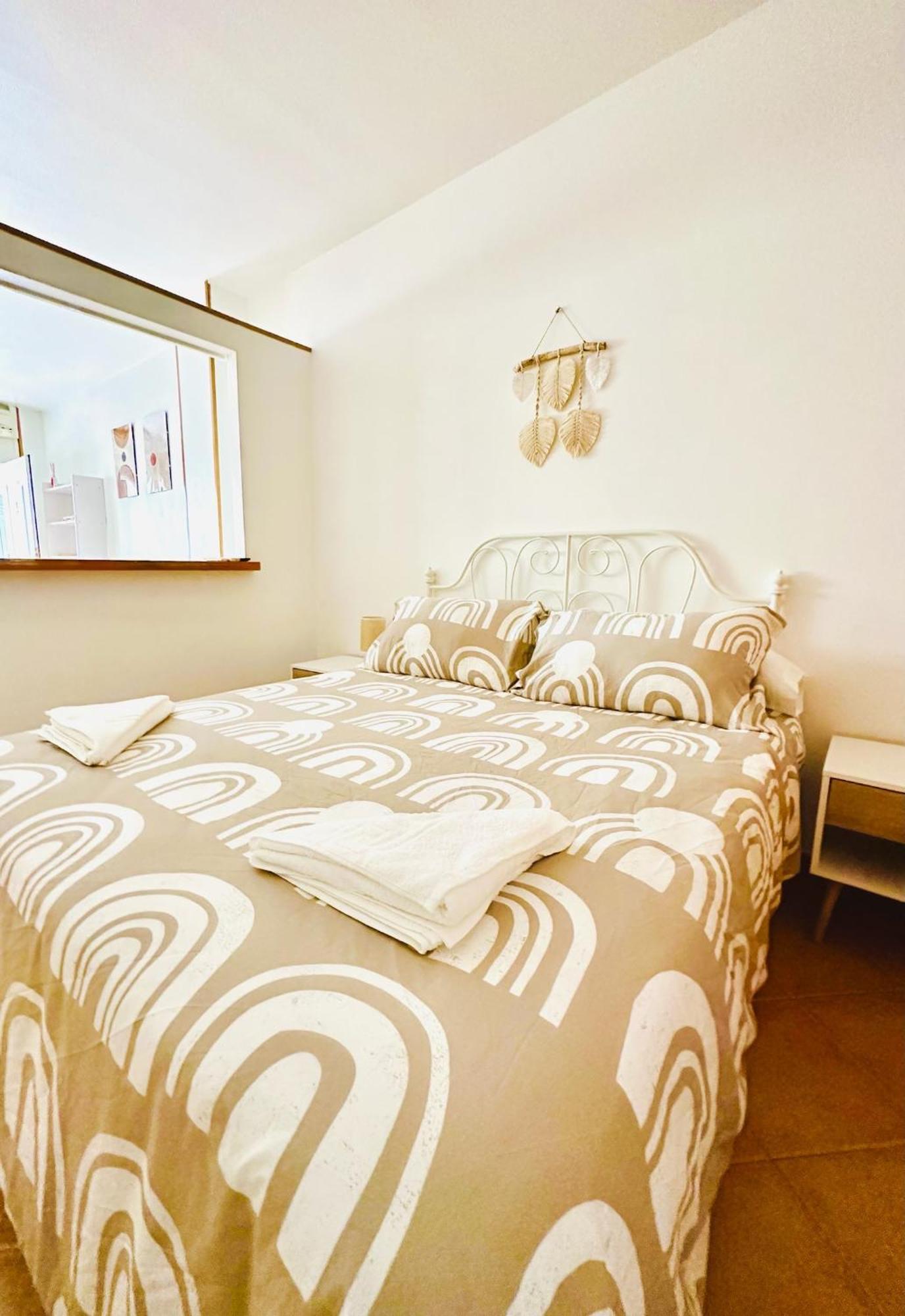Centre Village Apartment ลากาลาเดมิฮาส ภายนอก รูปภาพ