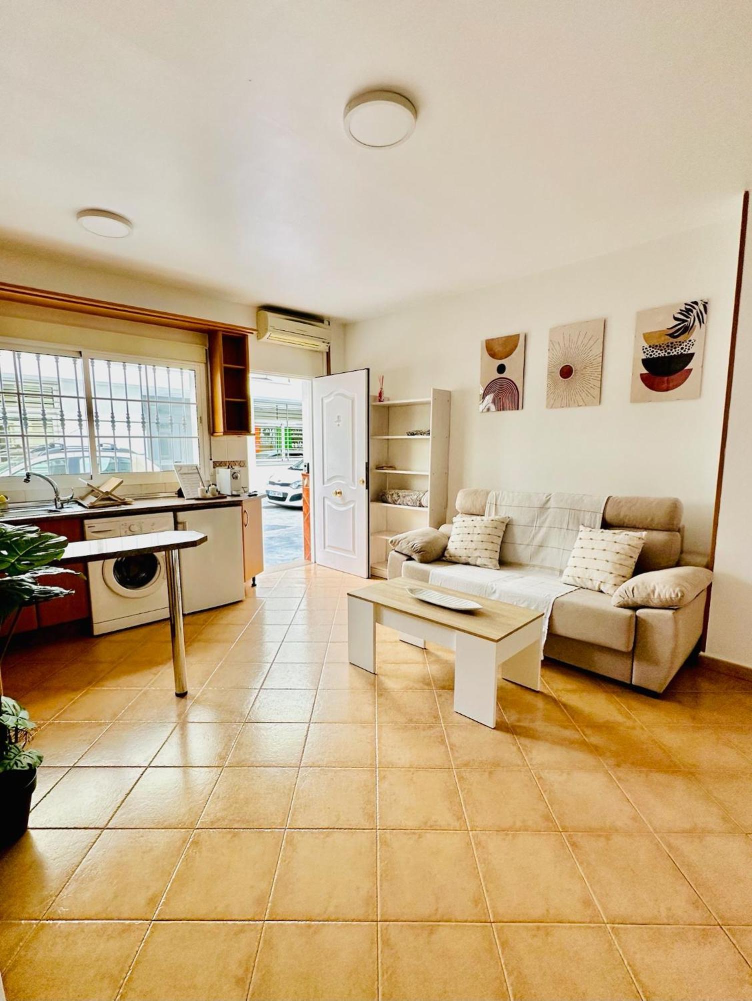 Centre Village Apartment ลากาลาเดมิฮาส ภายนอก รูปภาพ